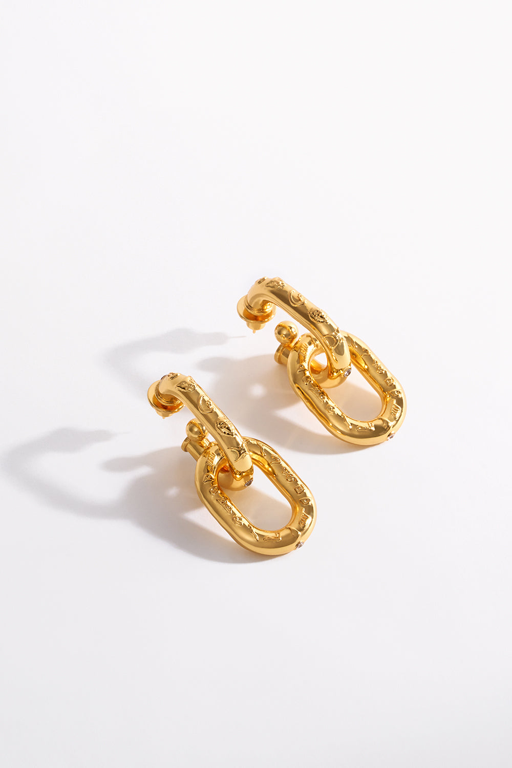 CAMILLA_00036442_COSMIC_CARTOUCHE_EARRINGS_GOLD_GHOST__1