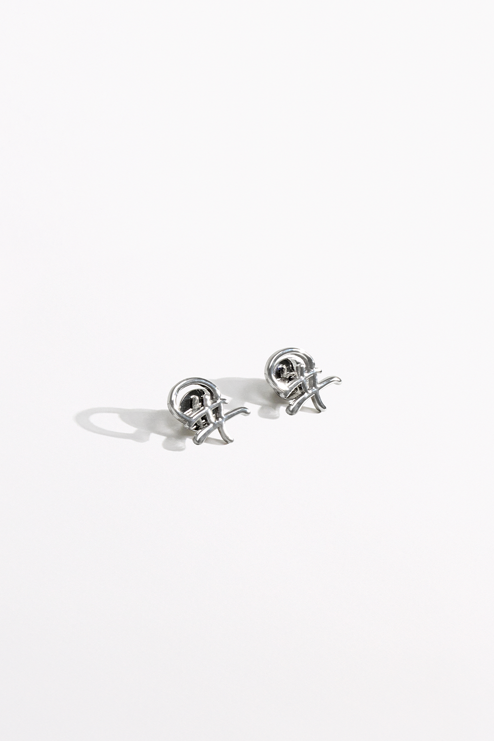 CAMILLA_00037697_FIERCE_FOLKLORE_STUD_EARRINGS_SILVER_GHOST_1