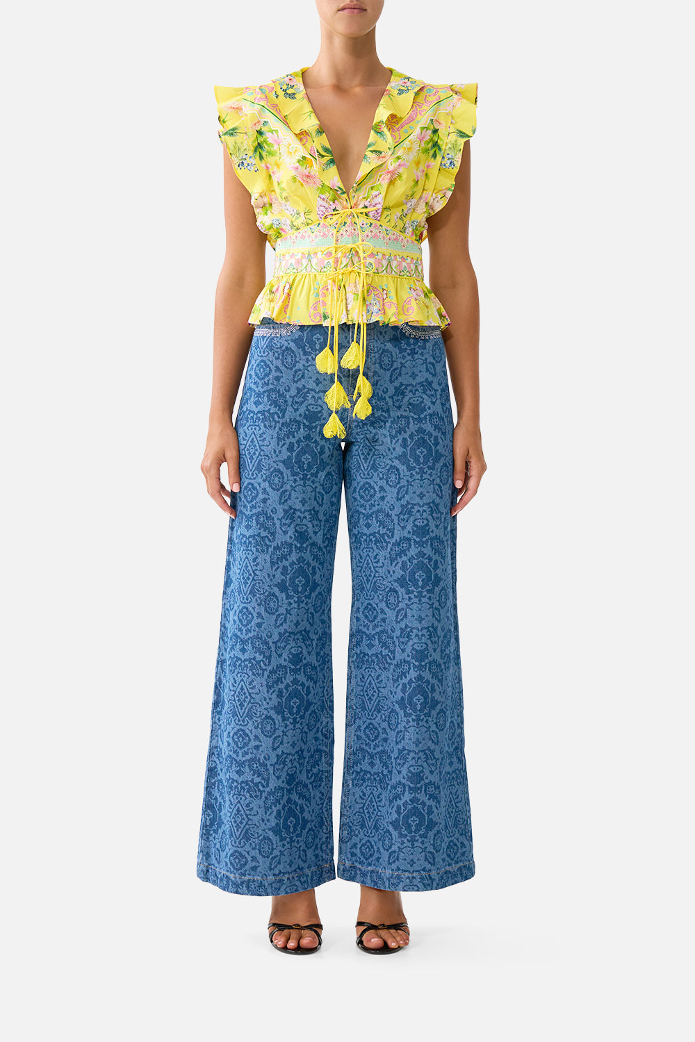 CAMILLA_00039990_TIE_FRONT_TOP_WITH_RUFFLES_LADY_LIMONADA_MODEL_1