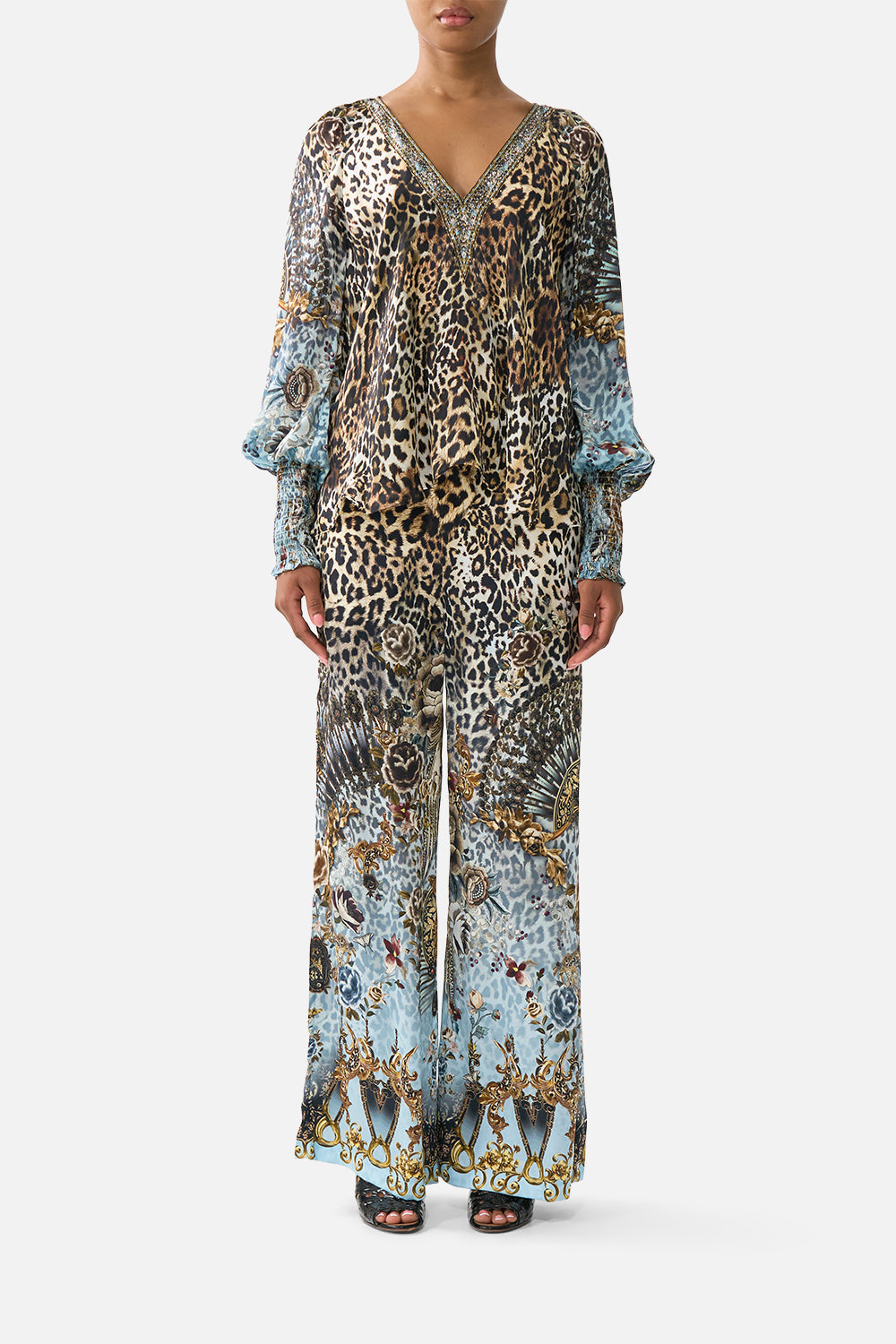 CAMILLA_00041310_SHIRRED_CUFF_BLOUSE_FIESTA_SIESTA_REPEAT_MODEL_1