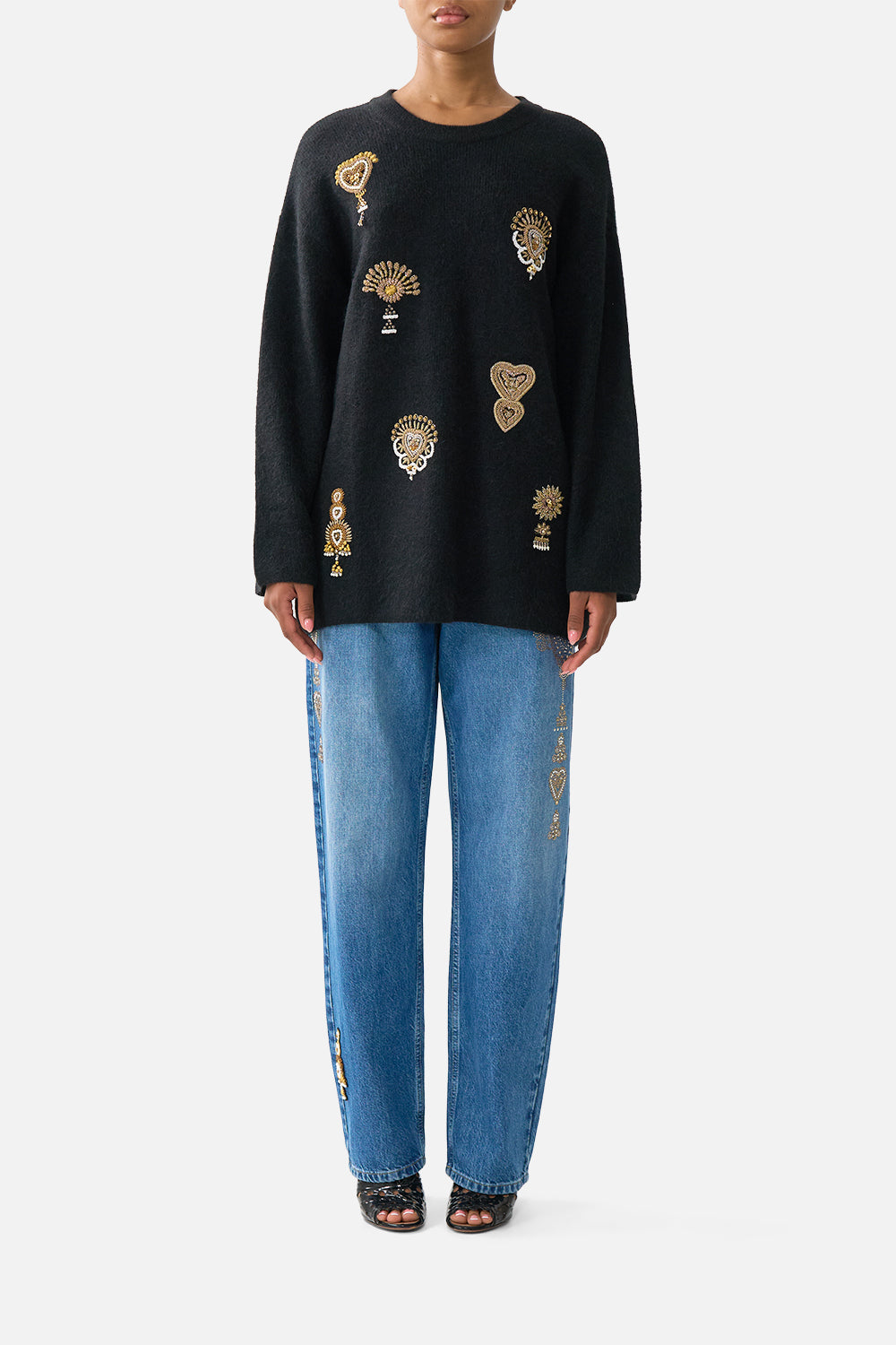 CAMILLA_00041433_BOXY_CREW_NECK_JUMPER_TAURUS_RISING_MODEL_1